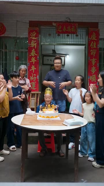阿公91岁生日快乐，一家人做几桌简单庆祝一下